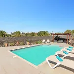 Villa Sarita Sol By *