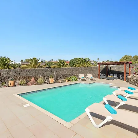 Villa Sarita Sol By *