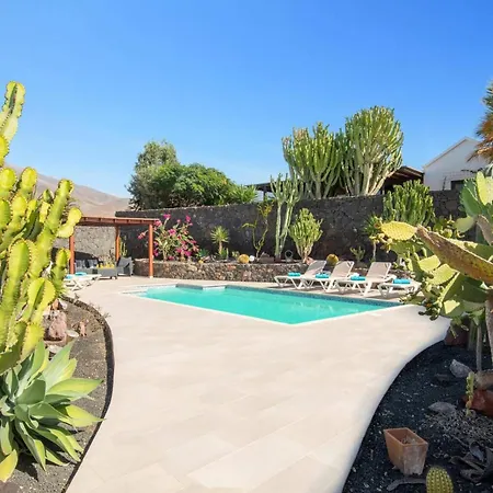 Villa Sarita Sol By *